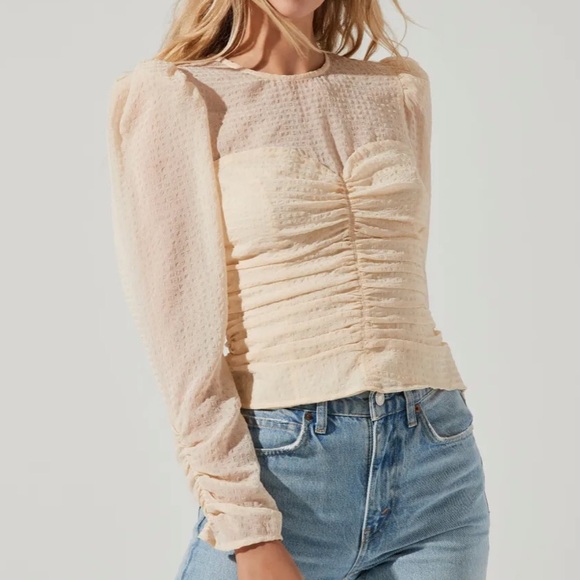 ASTR the Label Dalma Ruched Puff Sleeve Top - Picture 1 of 12